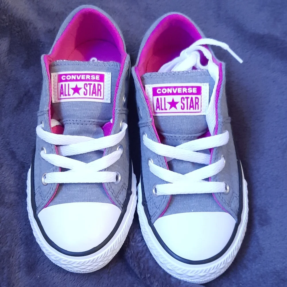 Grey and pink converse